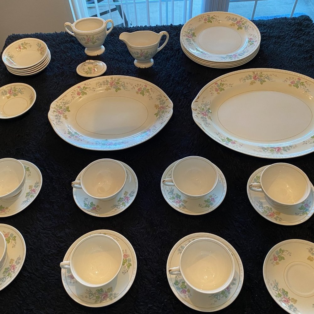 30 Piece Homer Laughlin Eggshell Georgian China Set